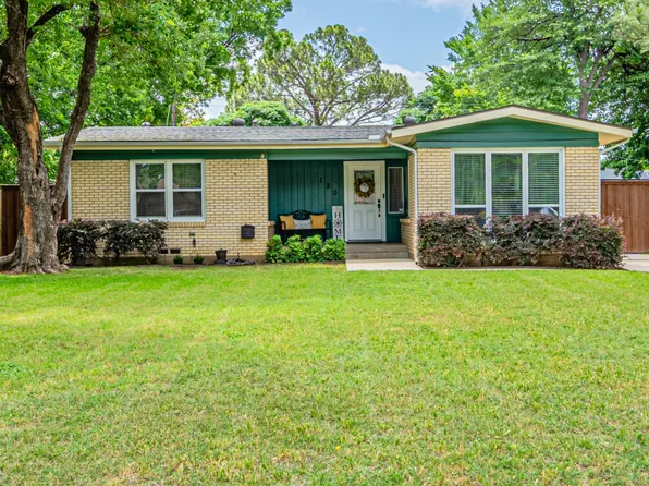 120 E Scotland Dr, Irving, TX 75062