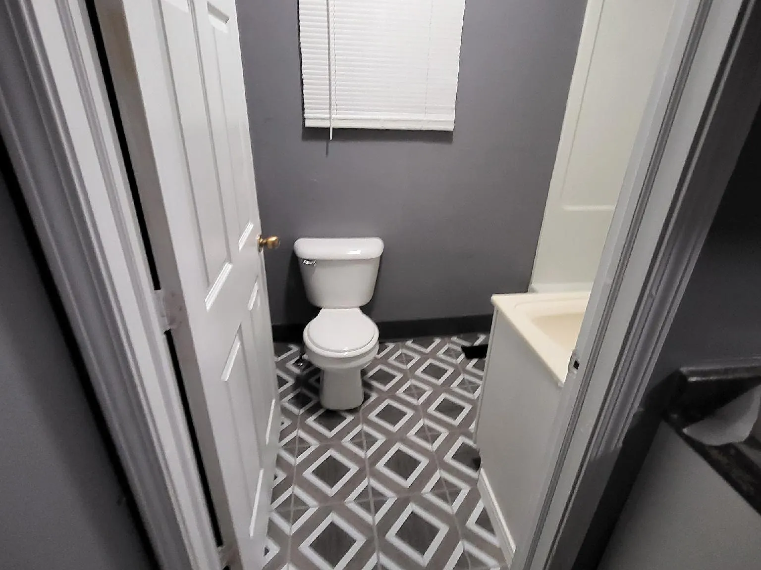 2 bed, 900 sqft, $1,050 — Photo 1