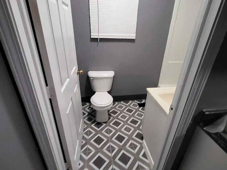 806 Xenia Ave — Photo 1
