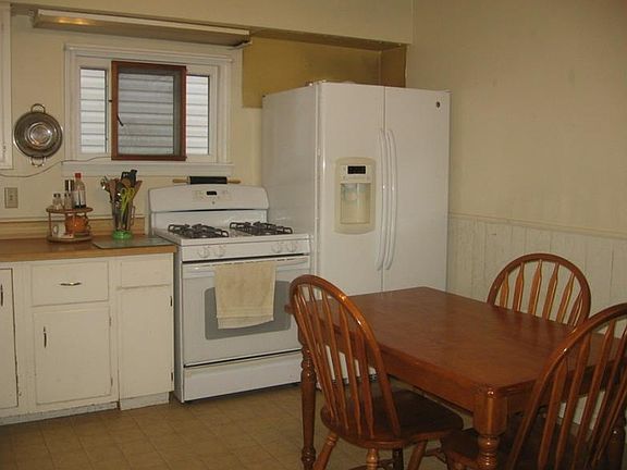 5th image of 611 Fairmont St