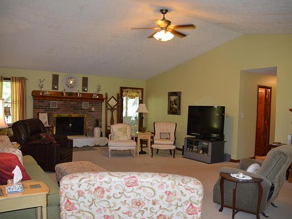 4th image of 732 Whippoorwill Cir