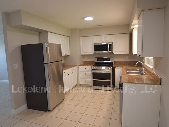 4th image of 909 E Bella Vista St