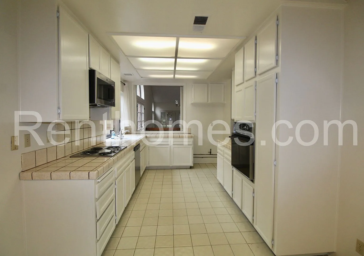 Penasquitos, Close to Schools, Shopping, and Community parks! — Photo 4