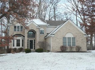 2952 Painted Dr, Howell, MI 48843