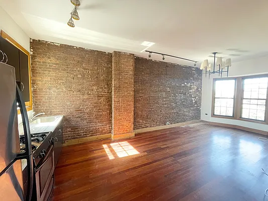 Rented by Yup Realty LLC | media 2