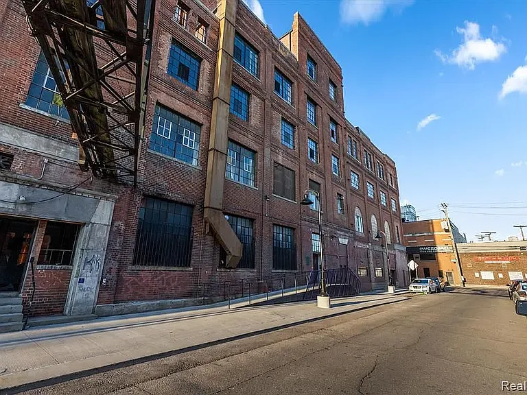 E&B Brewery Lofts — Photo 1