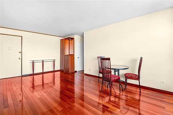 Sold by Remax Edge | media 26