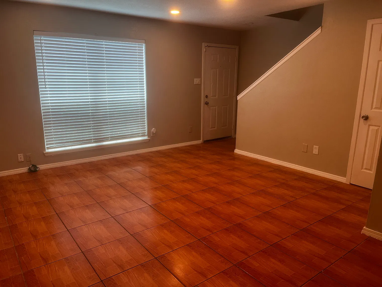3 bed, 1100 sqft, $1,650 — Photo 4