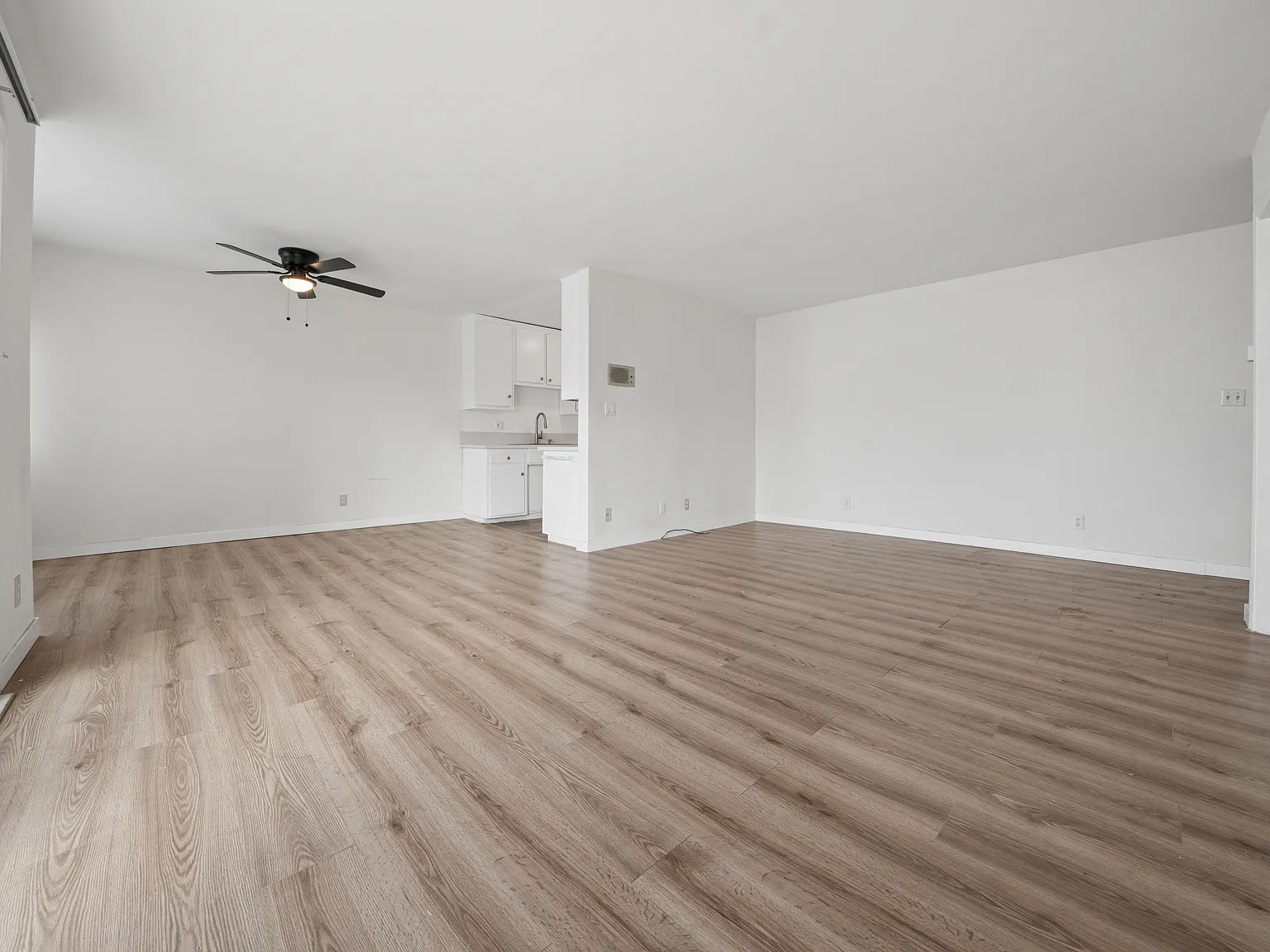 2 bed, 850 sqft, $2,300 — Photo 4