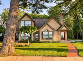 661 E Bluff Dr, Harbor Springs, MI 49740