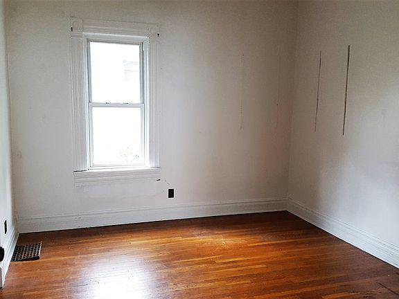 3rd image of 615 W Queen St