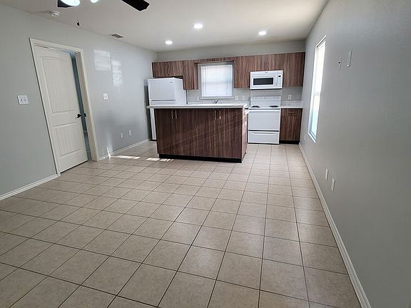 4th image of 401 E 2nd St #L-8