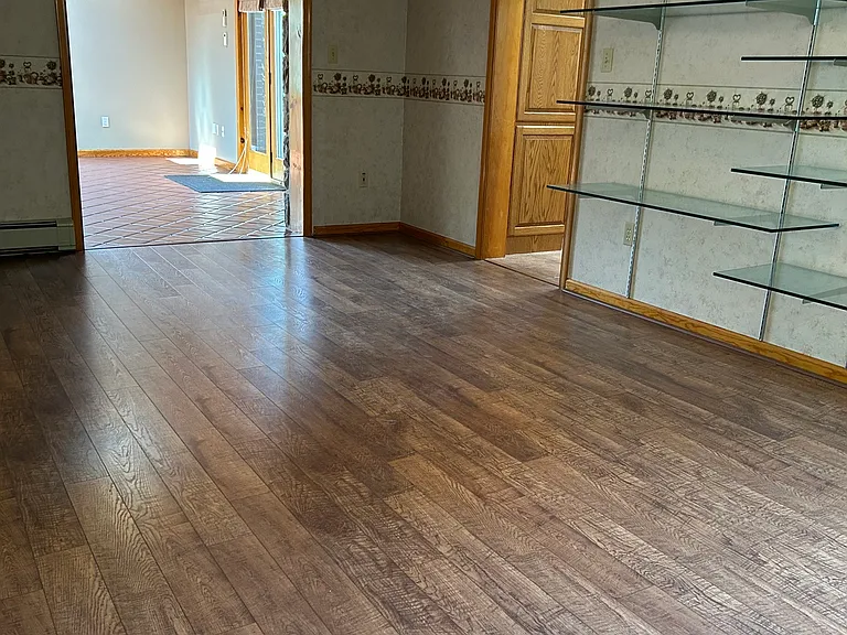 438 Jamestown Dr — Photo 9