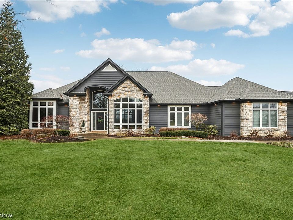 1st image of 363 Glengarry Dr
