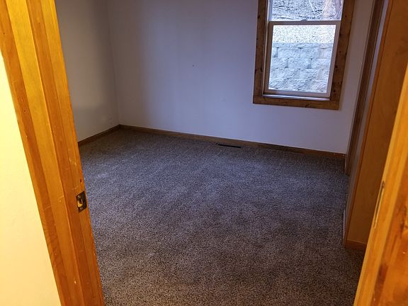 3rd image of 3330 Parkland Pl