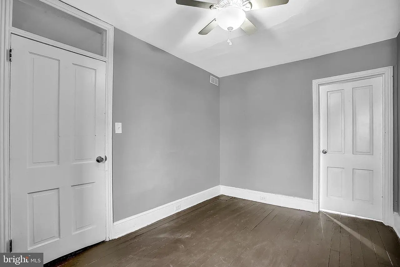 1611 Howland St — Photo 2