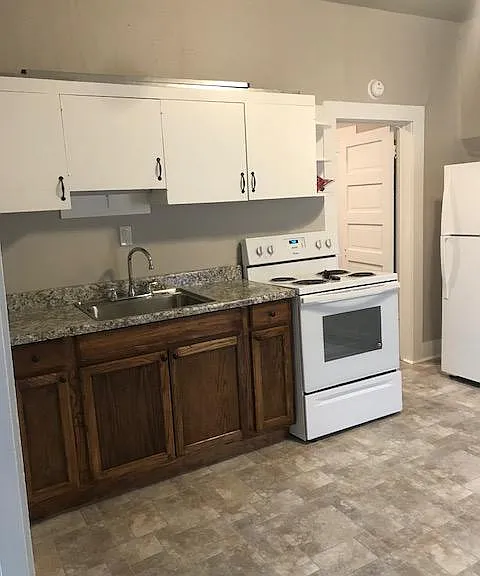504 N Anderson St — Photo 1