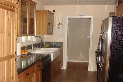3rd image of 609 E Bennett Ave