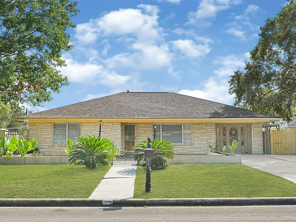 101 Live Oak St