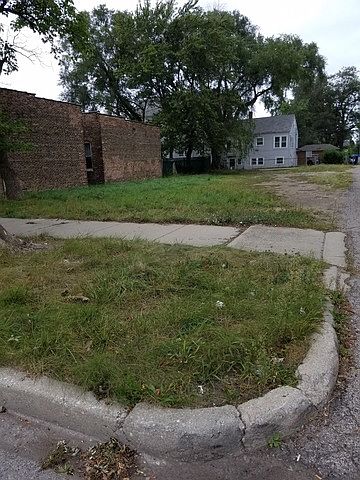 1st image of 3004 E 83rd Pl #1