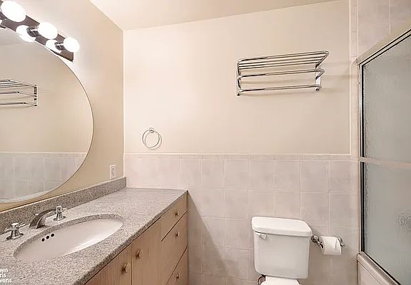 4th image of 419 W 48th St APT 3E