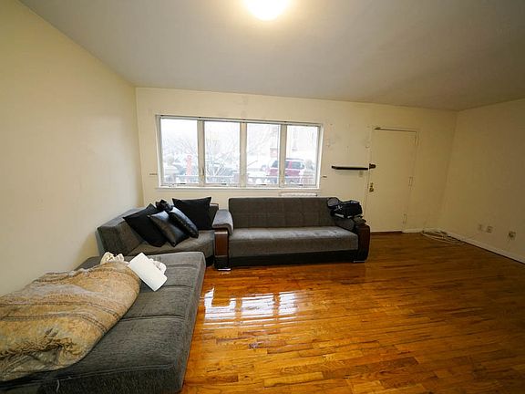 3rd image of 2917 31st Ave #1B