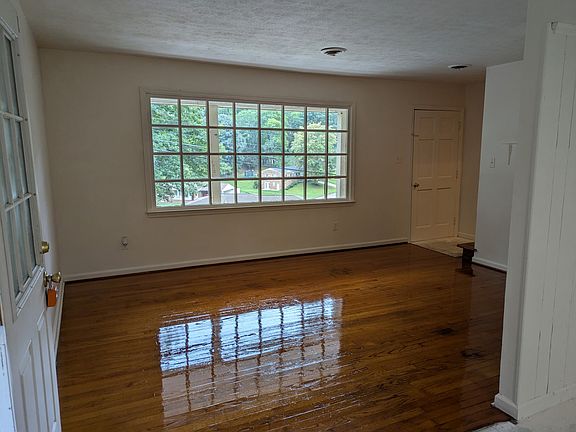 2nd image of 313 Hermitage Dr