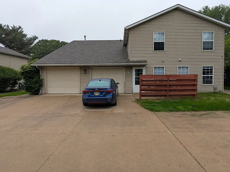 873 Kerns Dr NE — Photo 2