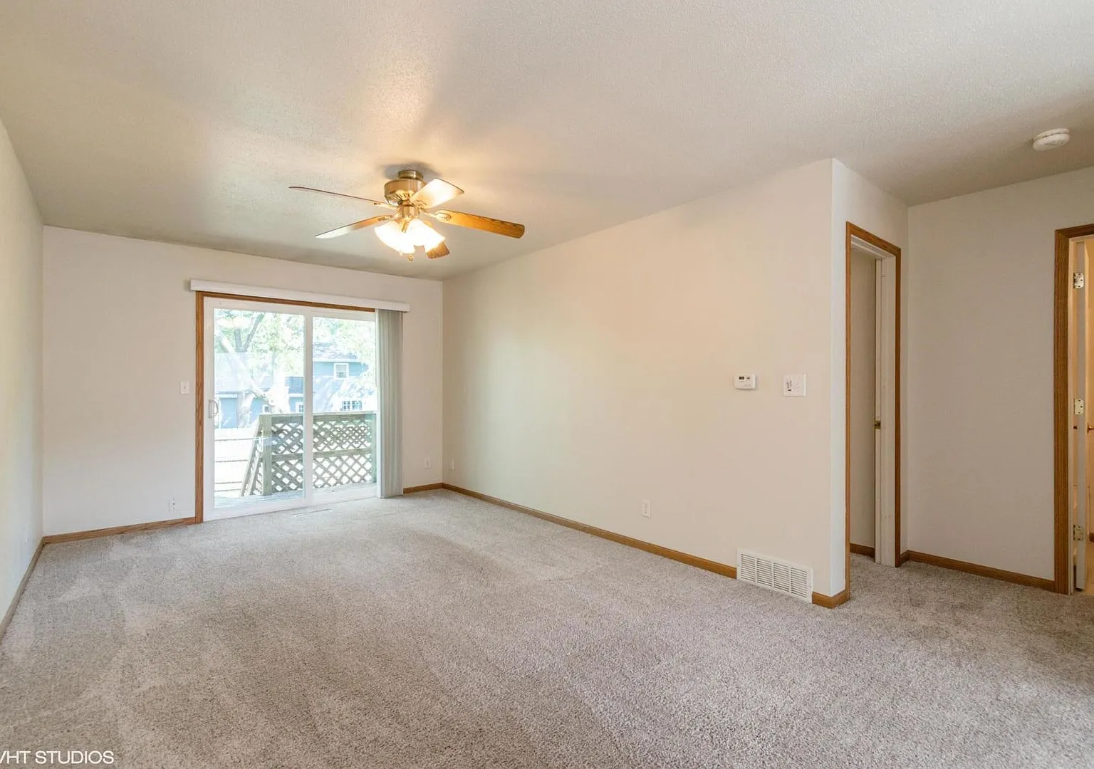 3 Bedroom townhome, Open Now, garage, 2 bathrooms, W/D Etc. — Photo 3