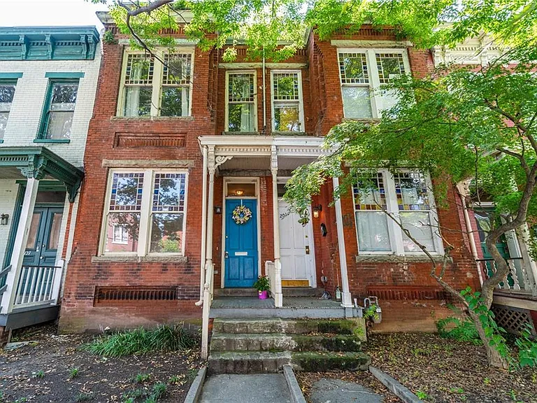 129 W Clay St — Photo 2