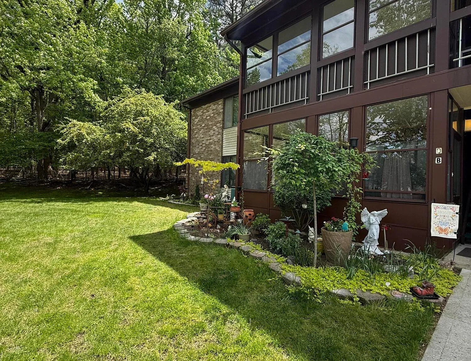 2 bed, 1014 sqft, $2,200 — Photo 1