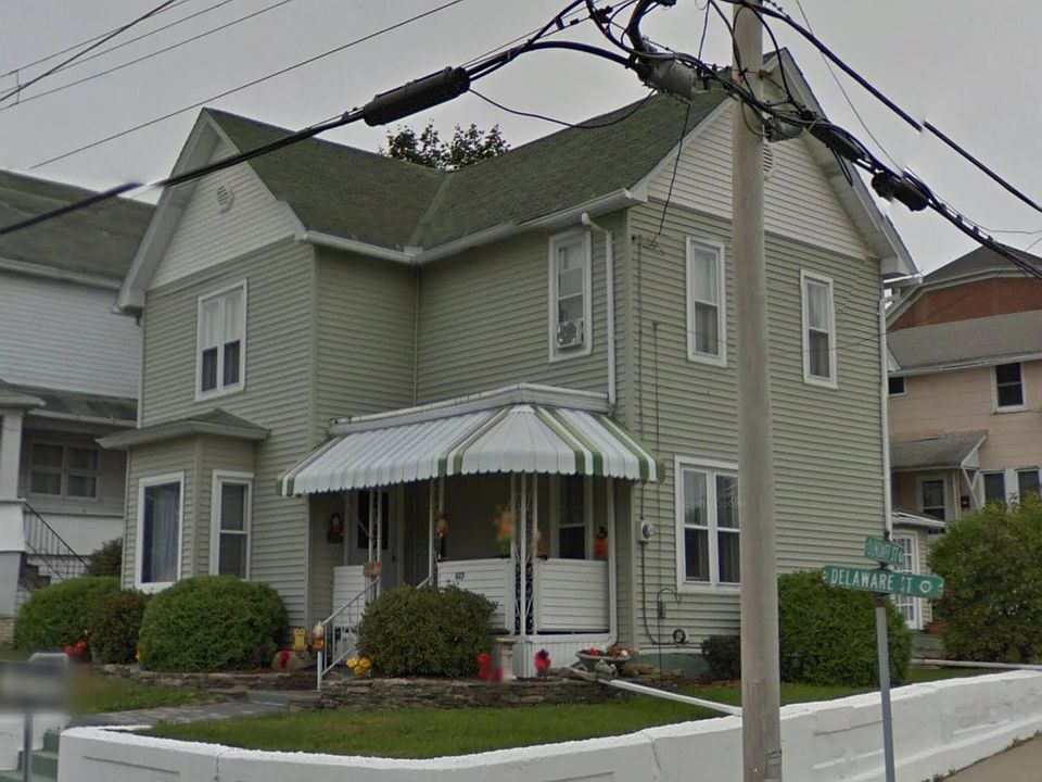 1st image of 627 Delaware St