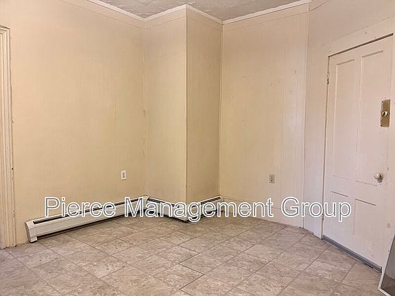 3rd image of 421 Hanover St APT 5