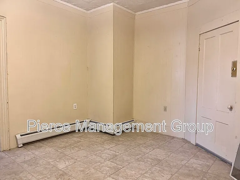421 Hanover St #5 — Photo 3