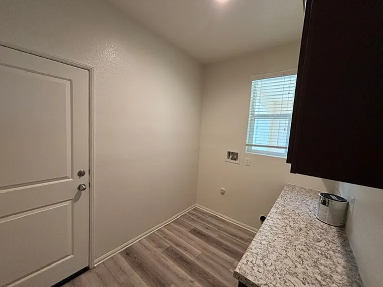 210 Monterey St — Photo 12