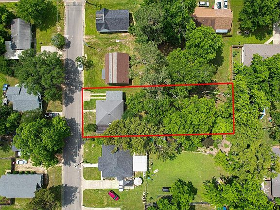 3rd image of 814 Kaufman St S