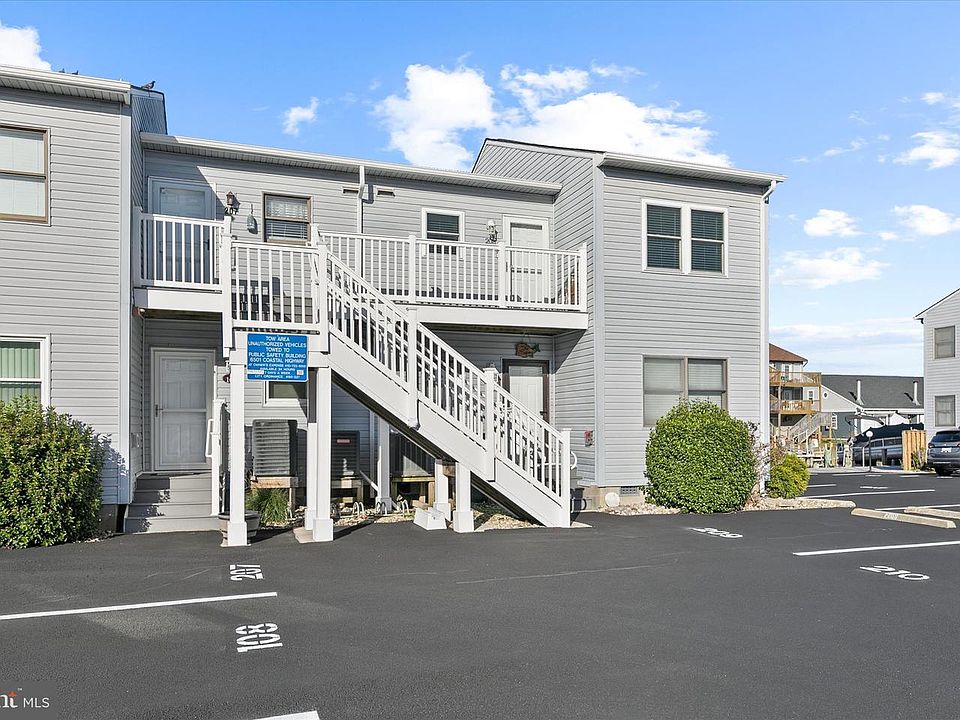 1st image of 2813 Tern Dr Unit 208