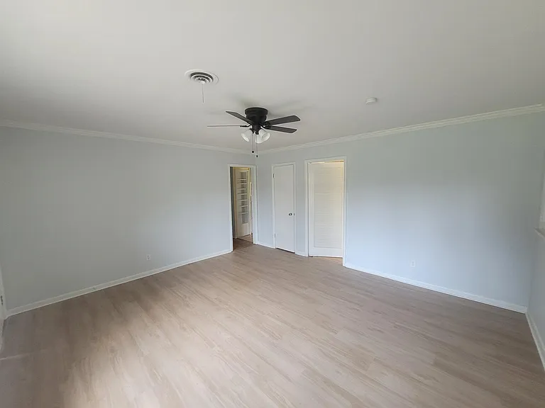 2021 Greenbrier Rd — Photo 3