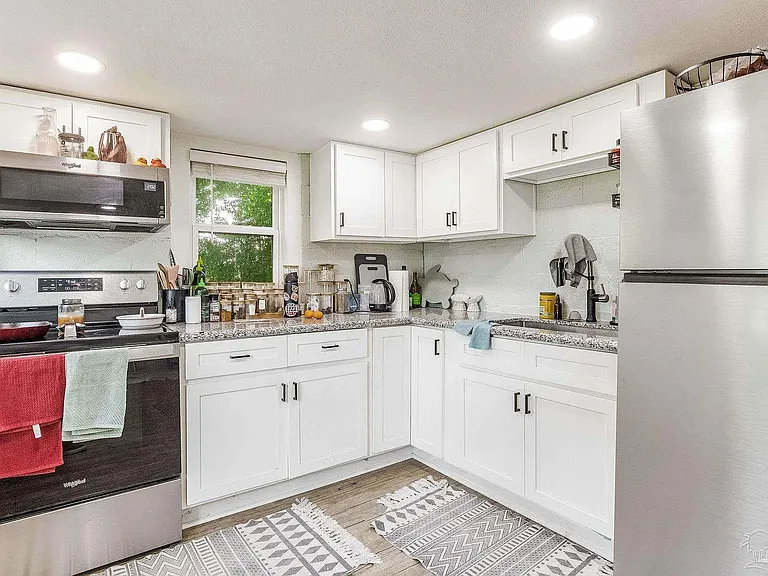 3401 W Jackson St #C — Photo 5