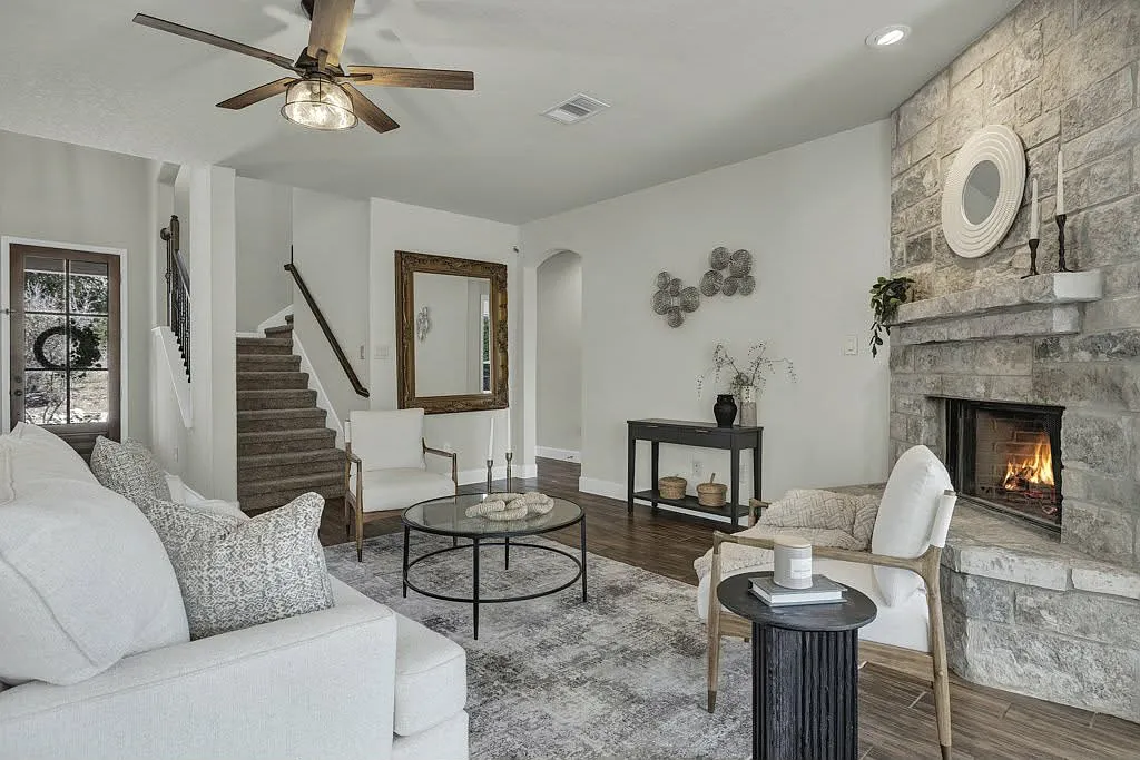 4 bed, 2879 sqft, $3,790 — Photo 3