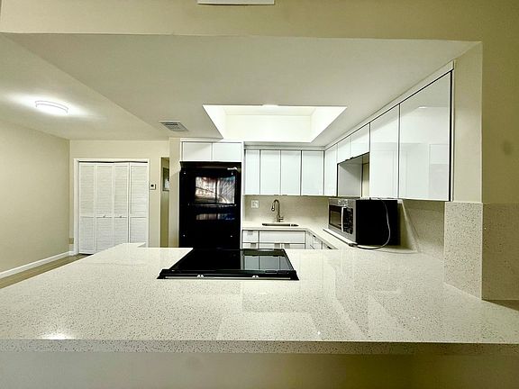 5th image of 1017 SE 22nd Ave APT 105