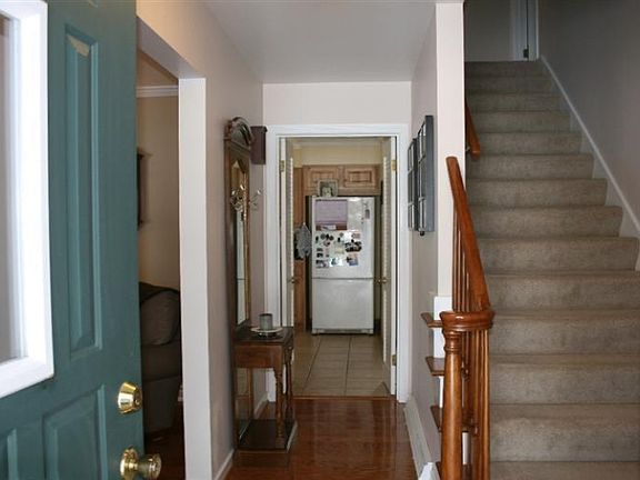 3rd image of 668 E Seminole Dr