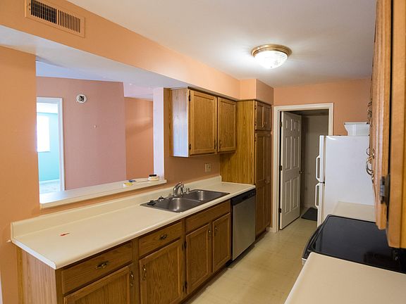 4th image of 556 Cloverfield Ln APT 101