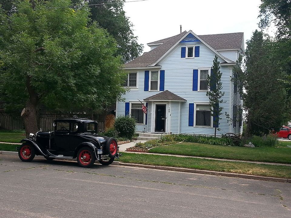 2nd image of 122 W 3rd St