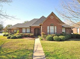 51 N Trillium Ct, Lake Jackson, TX 77566