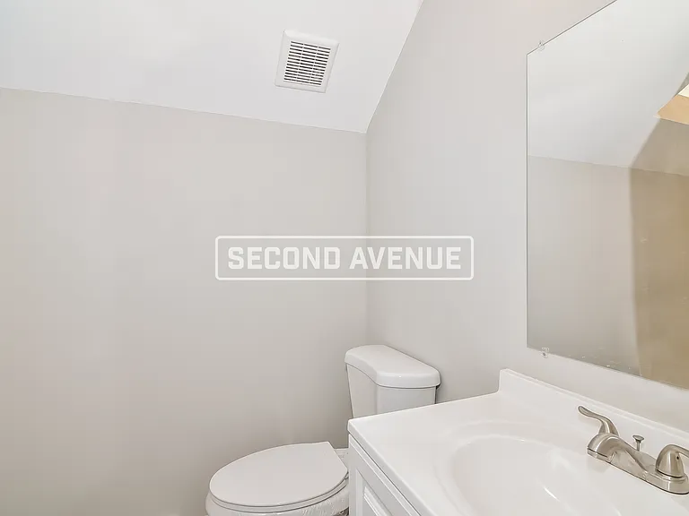 1804 NE Gatewood Dr — Photo 6