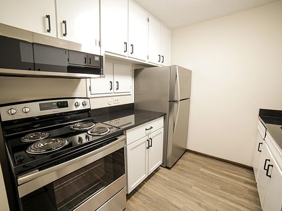 3rd image of 1800 Larpenteur Ave W #6