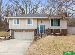 7942 Raven Oaks Dr, Omaha, NE 68152