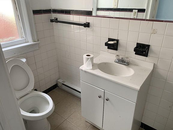 2nd image of 231 Blaine Ave #2