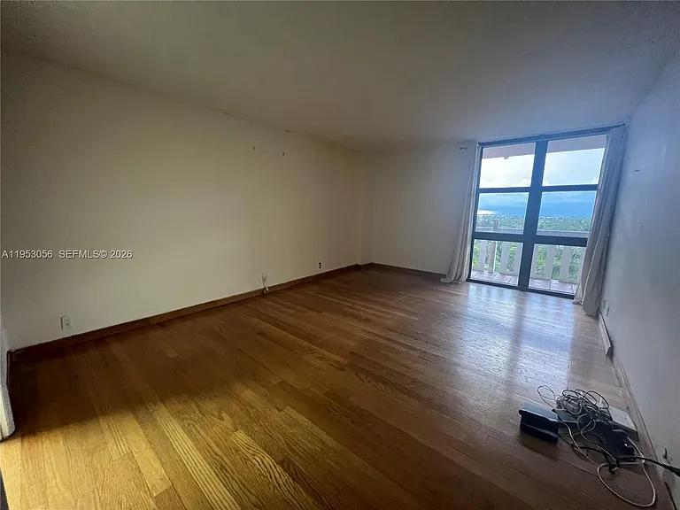 1111 Crandon Blvd — Photo 14